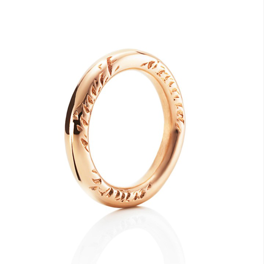 Amor Vincit Omnia Ring Guld